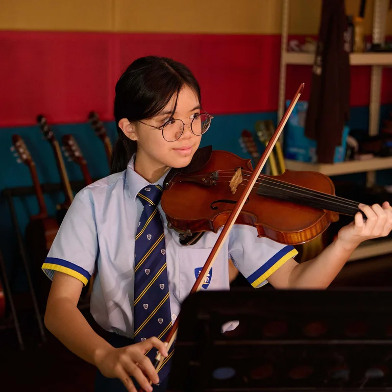 APS student playing violin